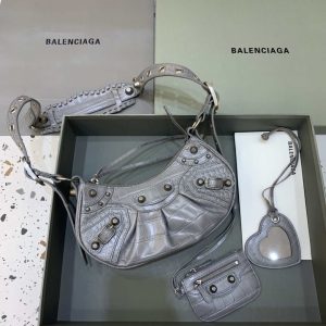 xubag.ru-balenciaga-6940271vg9-le-cagole-mini-multipouch-in-gray-crocodile-001