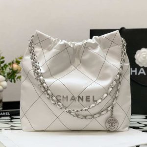 xubag.ru-chanel-22-small-handbag-shiny-calfskin-as3260-white-with-silver-logo-001