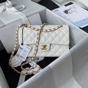 xubag.ru-chanel-a01113-flap-handbag-classic-bag-grained-shiny-calfskin-white-gold-001