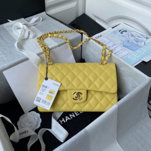 xubag.ru-chanel-a01113-flap-handbag-classic-bag-grained-shiny-calfskin-yellow-gold-001