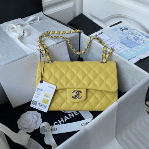 xubag.ru-chanel-a01113-flap-handbag-classic-bag-grained-shiny-calfskin-yellow-silver-001