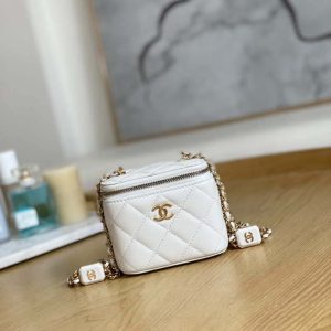 xubag.ru-chanel-a68101-small-vanity-with-chain-calfskin-white-002