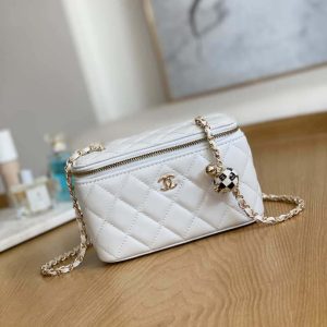 xubag.ru-chanel-a81242-vanity-with-chain-lambskin-gold-football-white-001