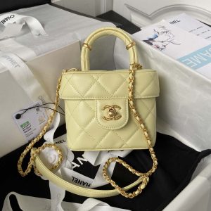 xubag.ru-chanel-as3973-small-vanity-case-lambskin-bag-with-top-handle-yellow-gold-001