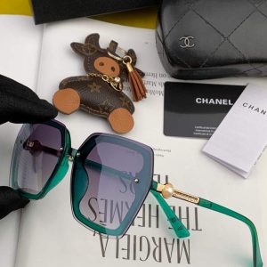 xubag.ru-chanel-cat-eye-sunglasses-chanel-shield-sport-fashion-show-993490-107-30e08cb6-44a2-4bfb-9f40-fd7c5b9b3782