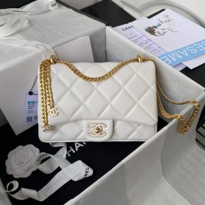 xubag.ru-chanel-flap-bag-lampskin-diamond-as1793-white-1