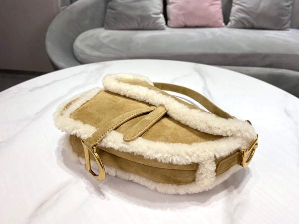 Dior M0446 Dior Saddle Bag Camel Colored Shearling - Voguebags