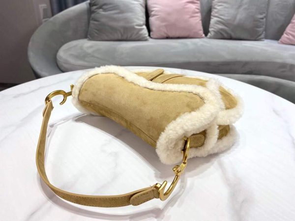 Dior M0446 Dior Saddle Bag Camel Colored Shearling - Voguebags