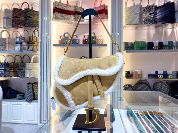 Dior M0446 Dior Saddle Bag Camel Colored Shearling - Voguebags