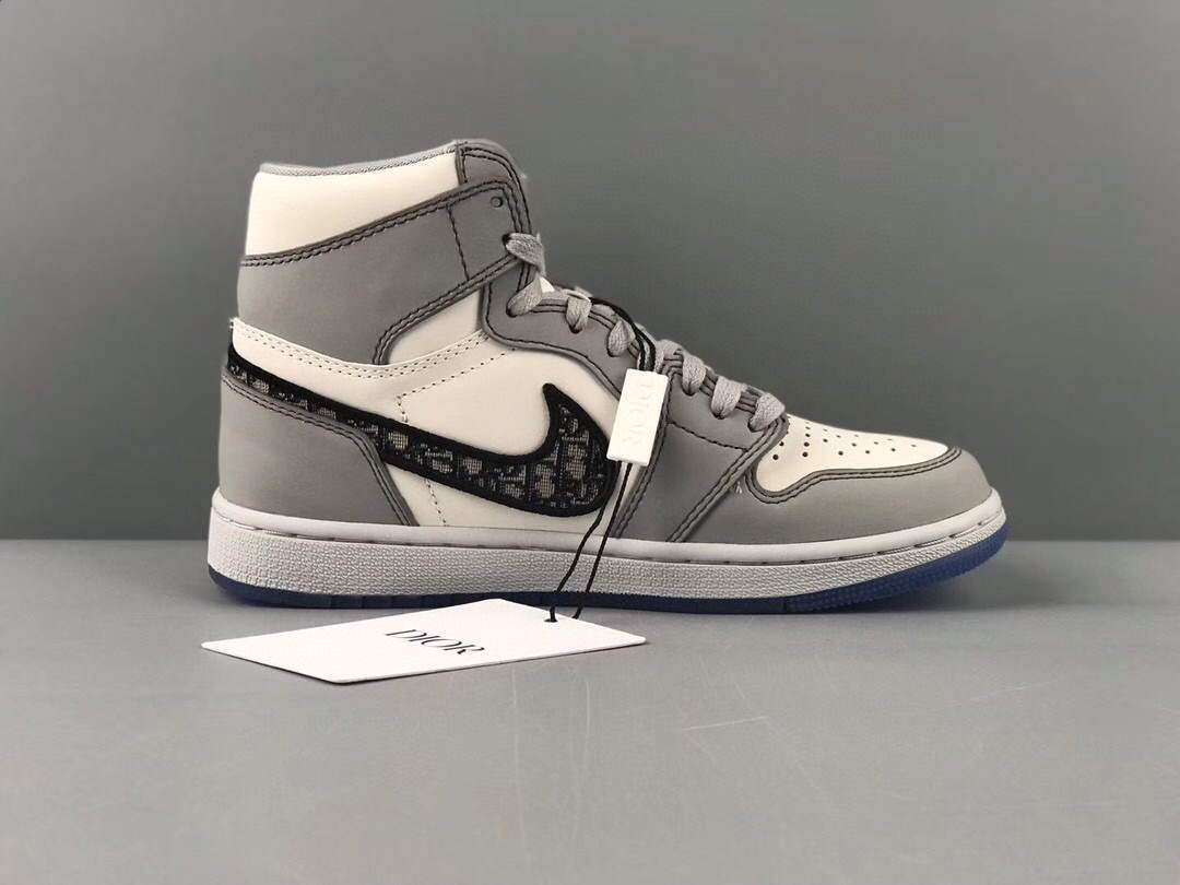 Dior Men's Women‘s Limited-edition Air Jordan 1 High OG Dior Sneaker - luxibagsmall