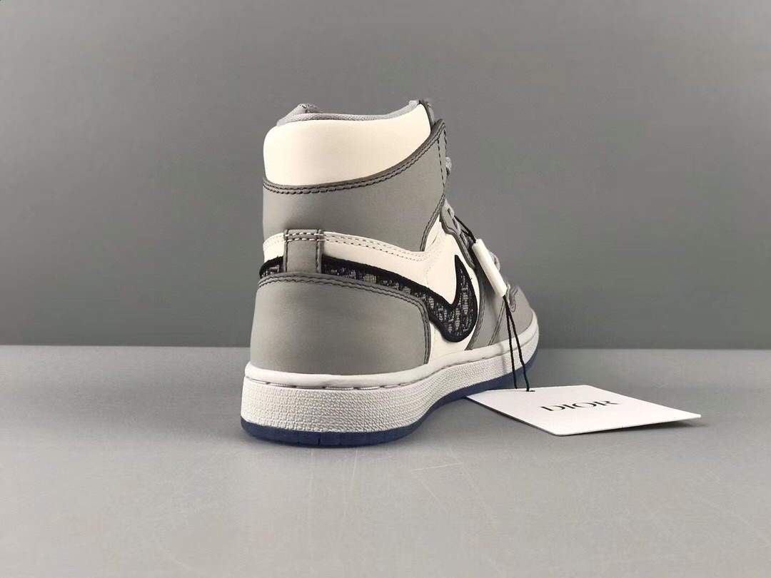 Dior Men's Women‘s Limited-edition Air Jordan 1 High OG Dior Sneaker - luxibagsmall