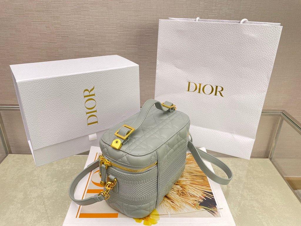 Dior S5488 Small Diortravel Vanity Case Lambskin Gray - Voguebags