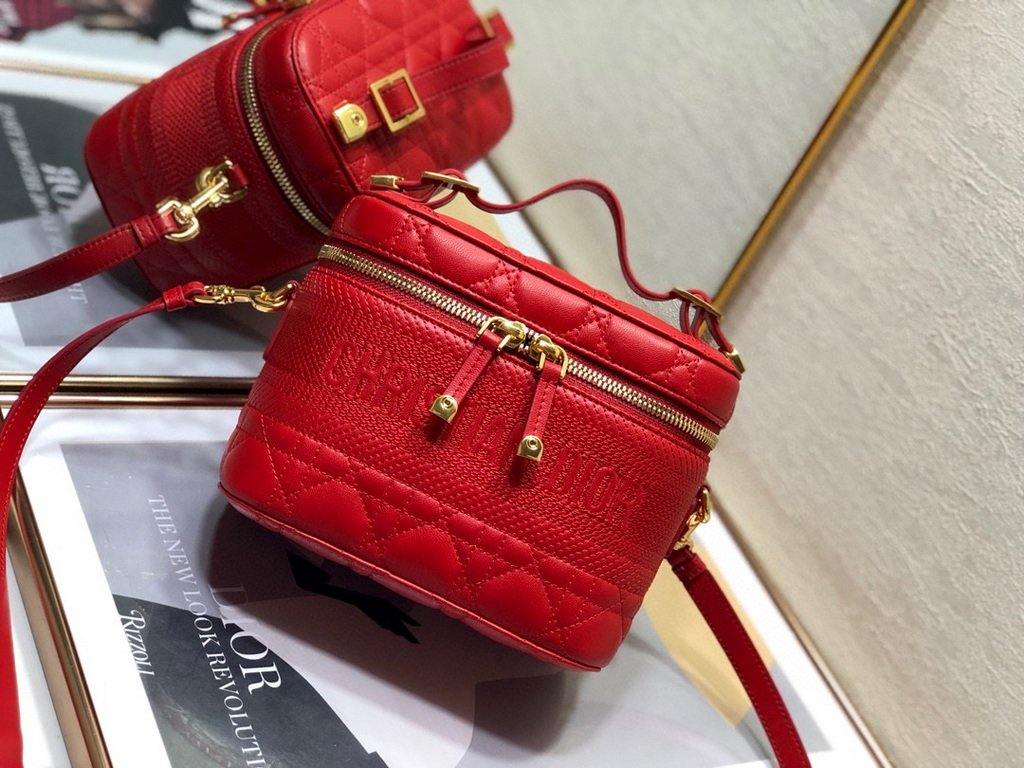 Dior S5488 Small Diortravel Vanity Case in Red Lambskin - Voguebags