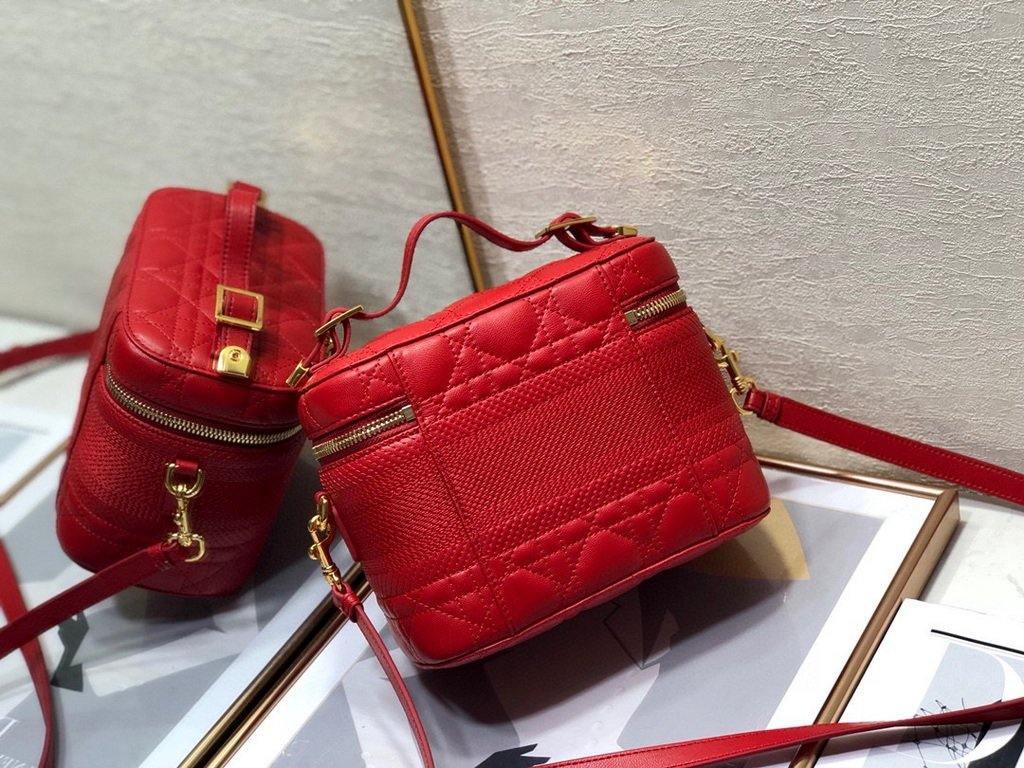 Dior S5488 Small Diortravel Vanity Case in Red Lambskin - Voguebags