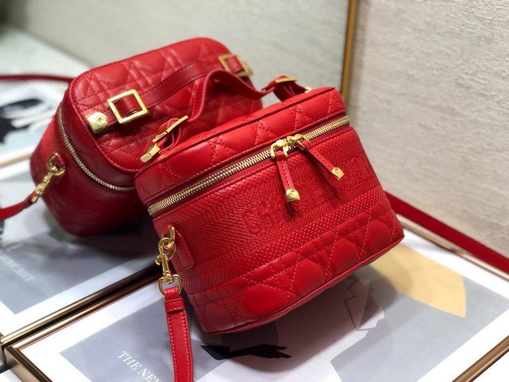 Dior S5488 Small Diortravel Vanity Case in Red Lambskin - Voguebags