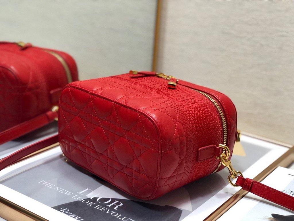 Dior S5488 Small Diortravel Vanity Case in Red Lambskin - Voguebags