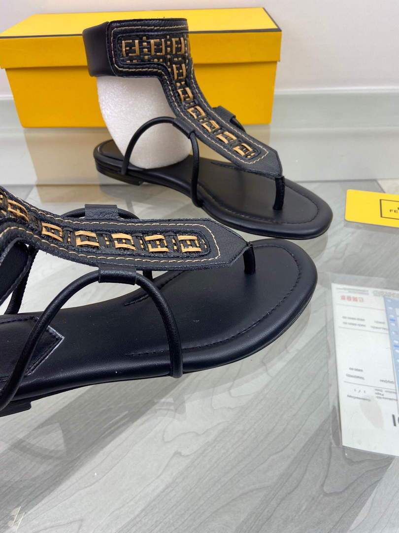 Fendi 8Y8095 FF Interlace Leather Thong Sandals Black - luxibagsmall