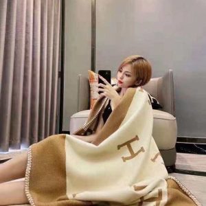 xubag.ru-hermes-h102668-avalon-rocabar-cashmere-blanket-29924-beige-and-brown-002