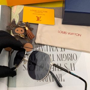 xubag.ru-louis-vuitton-grease-mask-sunglasses-luxury-charlotte-sunglasses-992455-7c6154fa-c21a-411e-93b4-2d7da60a5f0a