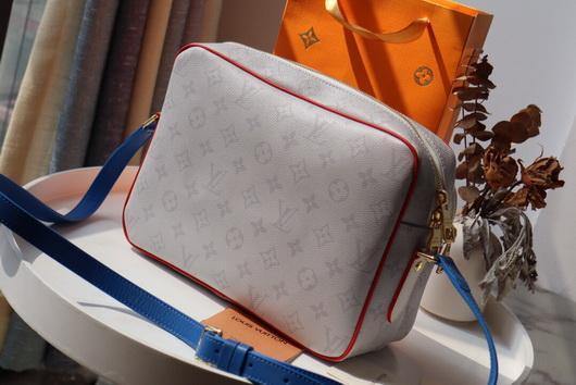 Lv M45583 Louis Vuitton NBA Joint Series Nil Messenger M45584 Bag Antartica - luxibagsmall