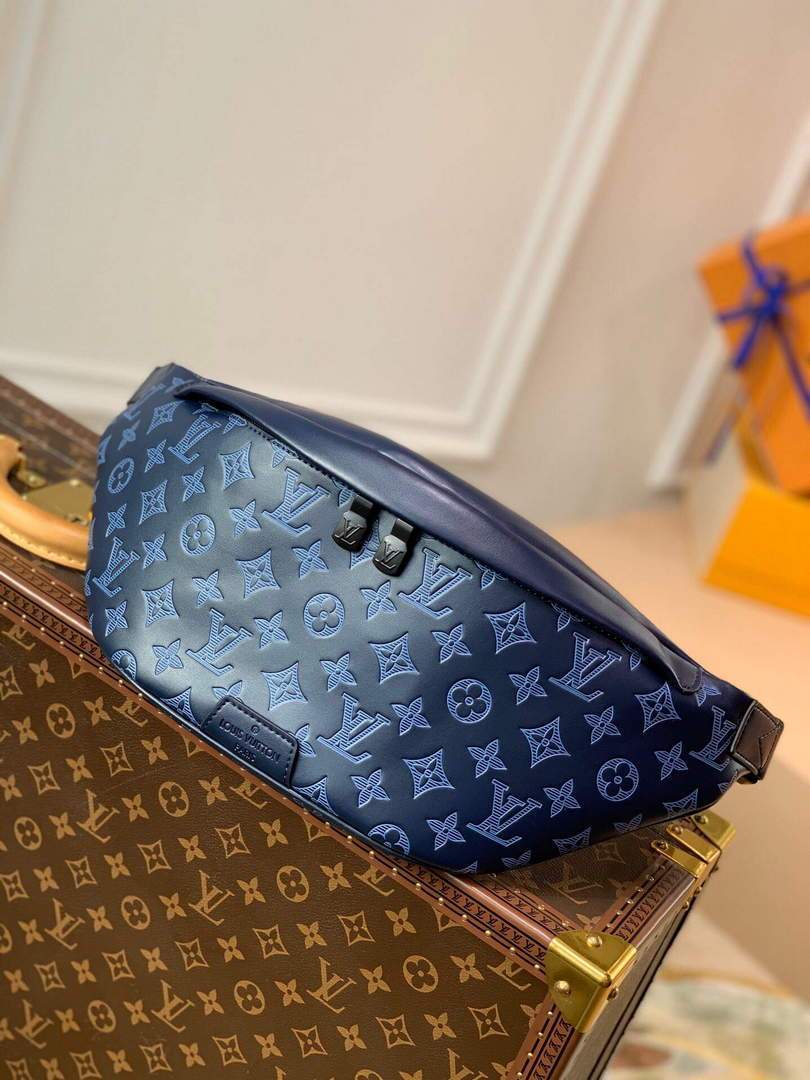 LV M45729 Louis Vuitton Discovery Bumbag PM Navy Blue - luxibagsmall