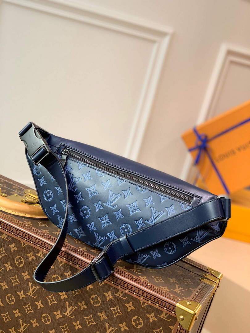 LV M45729 Louis Vuitton Discovery Bumbag PM Navy Blue - luxibagsmall