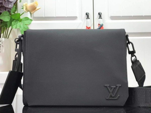 LV M57080 Louis Vuitton Messenger Bag Black Grained Calf Leather - luxibagsmall