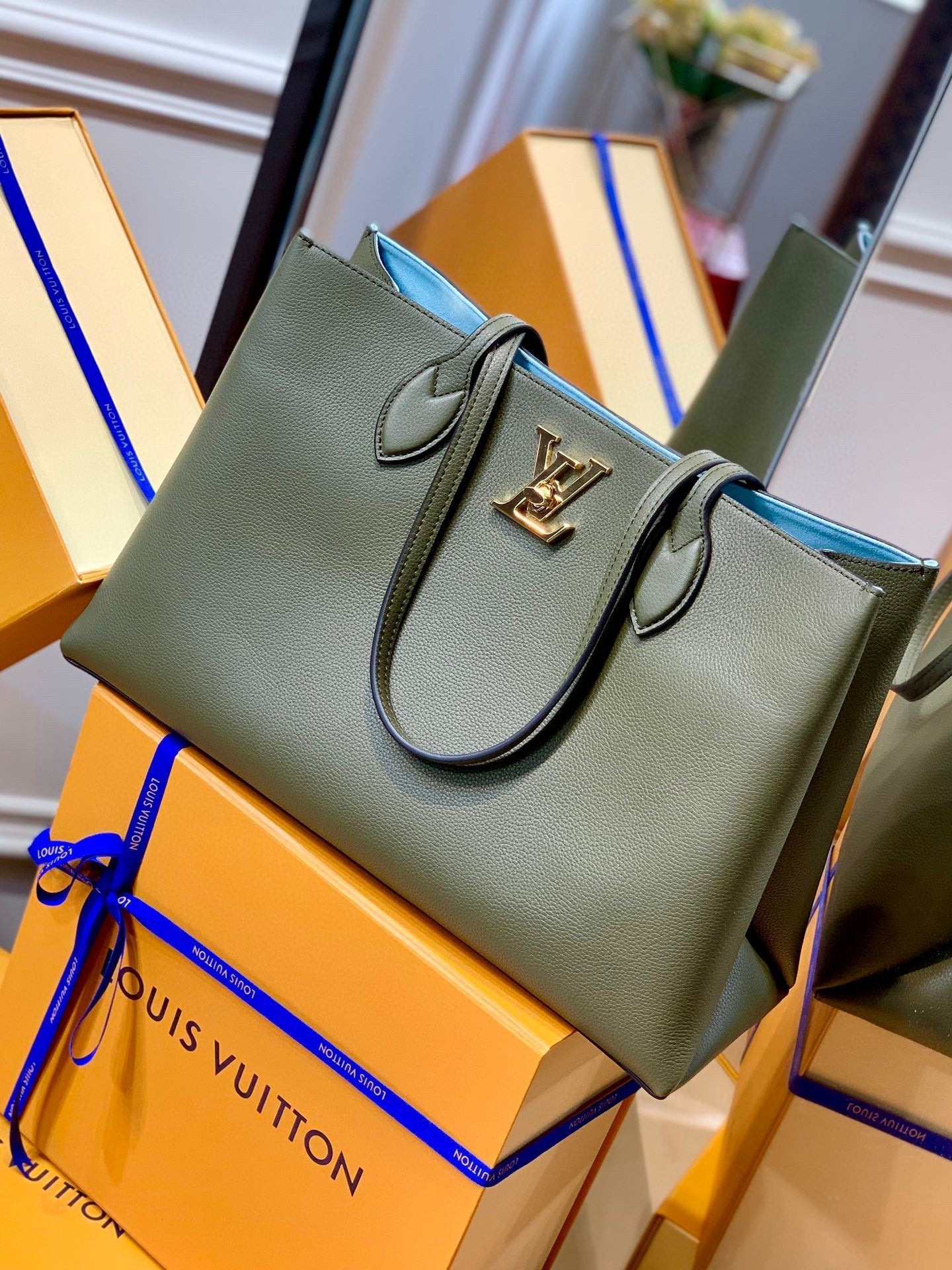 LV M57345 Louis Vuitton M57346 Lockme Shopper M57347 Bag Grained Calf Leather Green - luxibagsmall