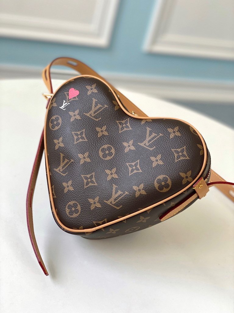 LV M57456 Louis Vuitton Game On Cœur Crossbody Bag Monogram - luxibagsmall