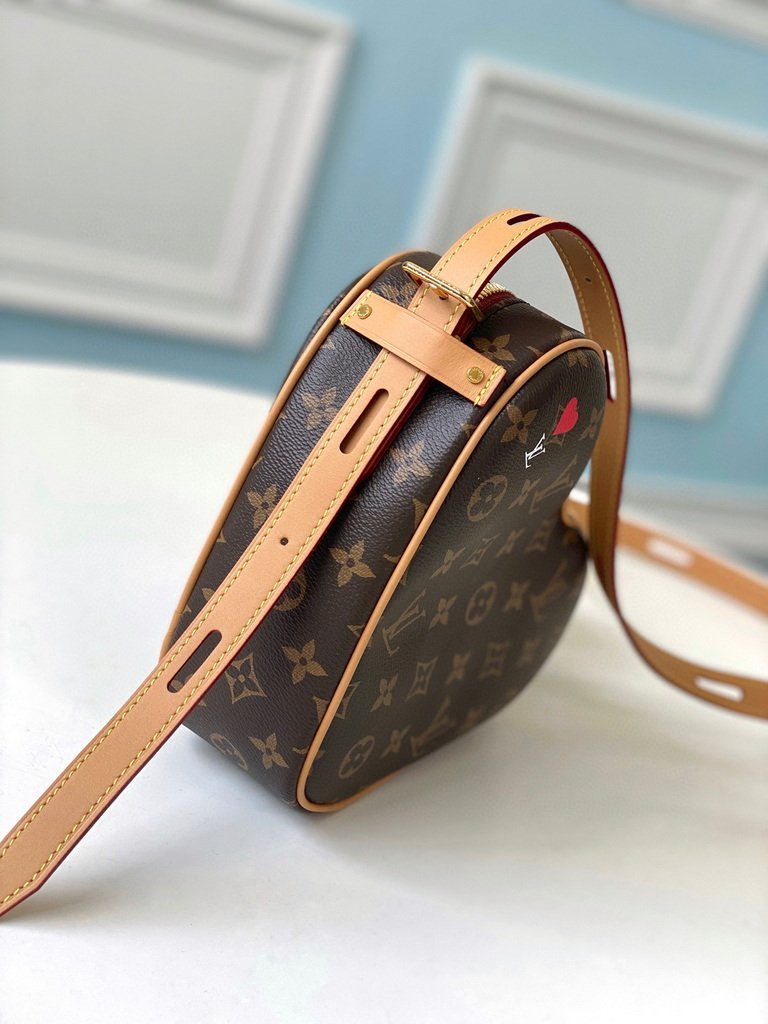 LV M57456 Louis Vuitton Game On Cœur Crossbody Bag Monogram - luxibagsmall