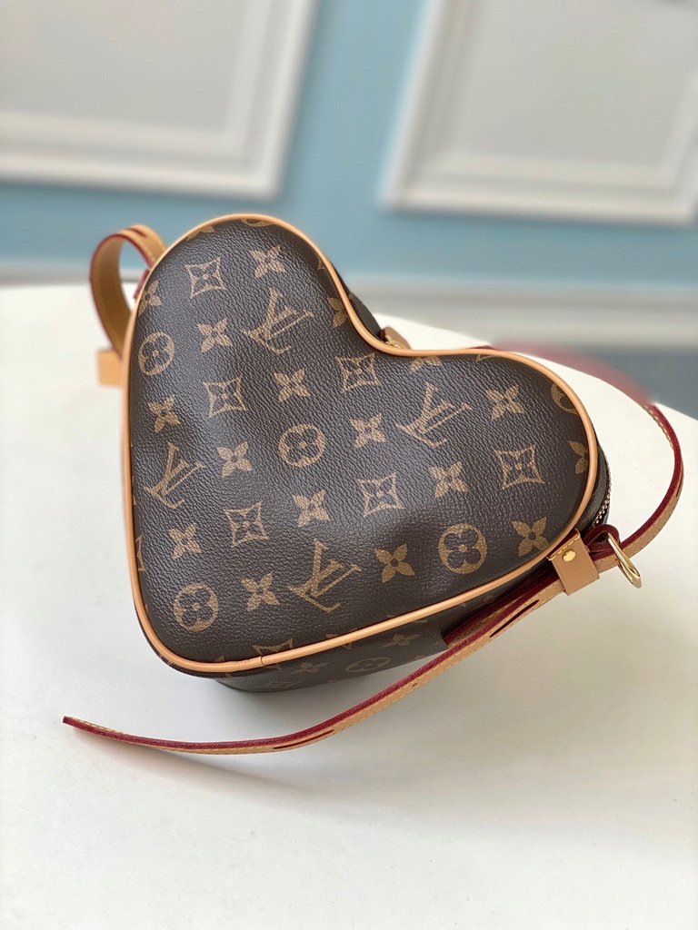 LV M57456 Louis Vuitton Game On Cœur Crossbody Bag Monogram - luxibagsmall