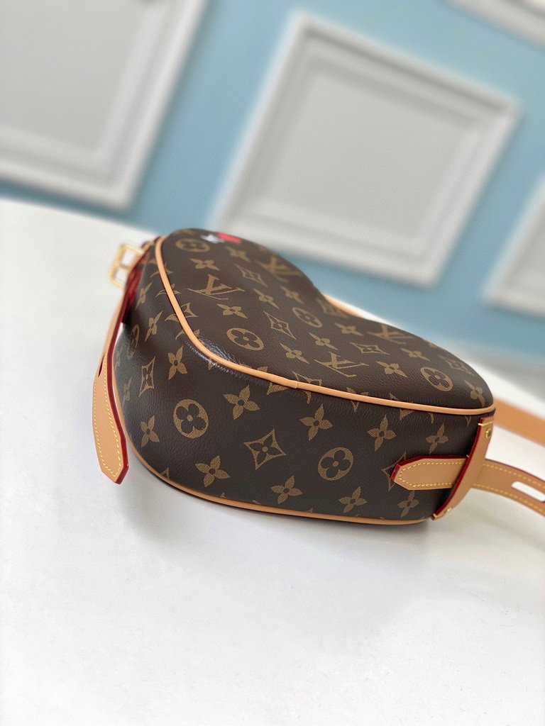 LV M57456 Louis Vuitton Game On Cœur Crossbody Bag Monogram - luxibagsmall