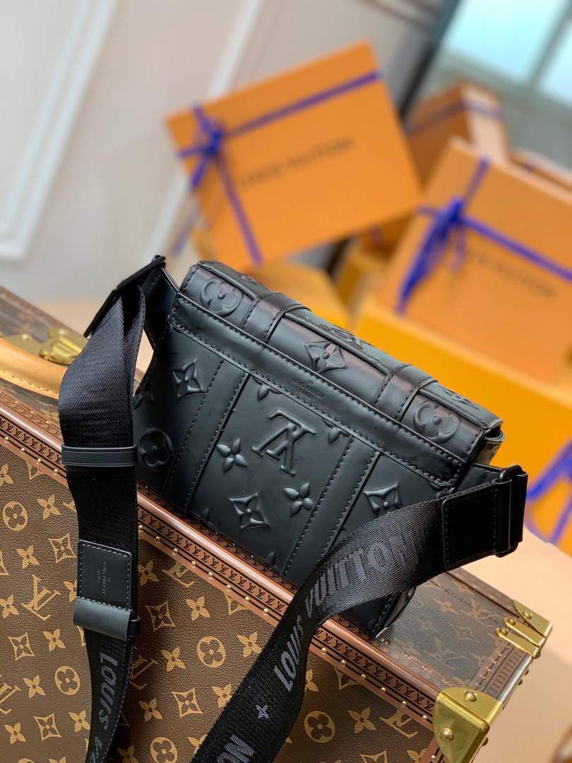 LV M57952 Louis Vuitton Trunk Slingbag Black - luxibagsmall