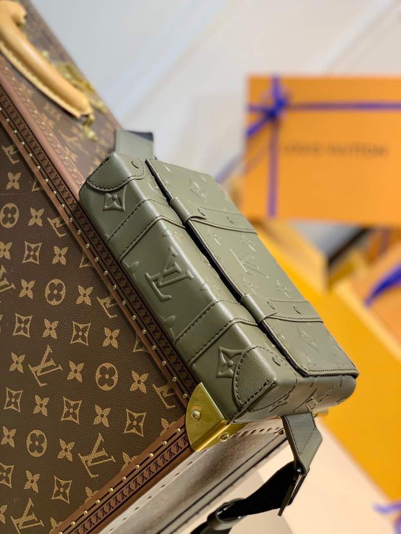 LV M57952 Louis Vuitton Trunk Slingbag Green - luxibagsmall