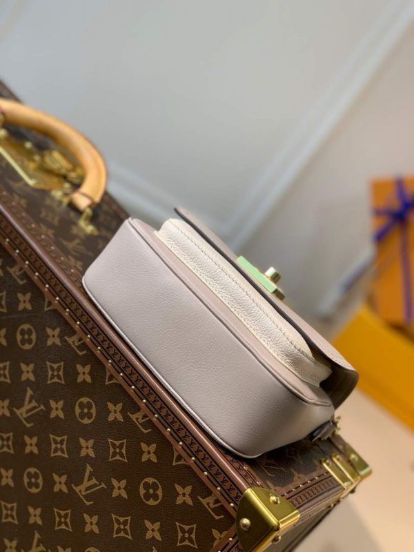 LV M58554 Louis Vuitton Lockme Tender Bag M58557 M58555 Greige - luxibagsmall