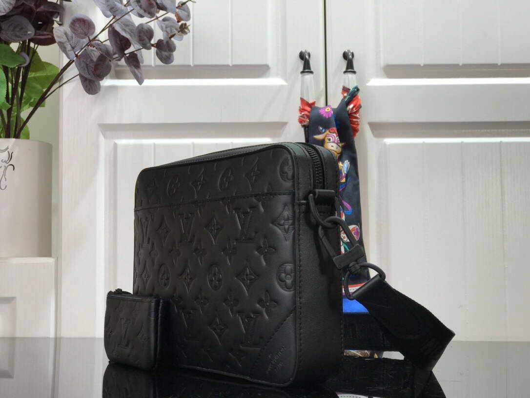 LV M69827 Louis Vuitton Duo Messenger Monogram Shadow Leather Black - luxibagsmall