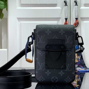 xubag.ru-lv-m81523-louis-vuitton-s-lock-vertical-wearable-wallet-001