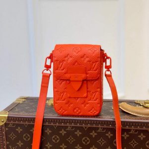 xubag.ru-lv-m81525-louis-vuitton-s-lock-vertical-wearable-wallet-002