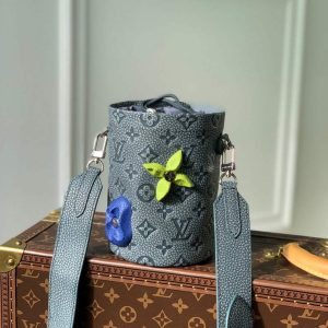 xubag.ru-lv-m81572-louis-vuitton-chalk-pouch-bag-002