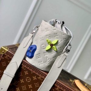 xubag.ru-lv-m81572-louis-vuitton-chalk-pouch-bag-012