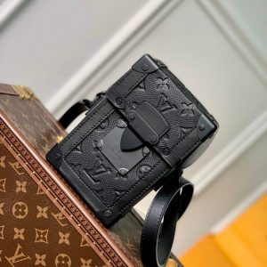 xubag.ru-lv-m82077-louis-vuitton-vertical-trunk-wearable-wallet-black-embossed-1