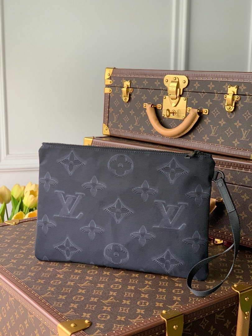 LV M80142 Louis Vuitton 2054 Reversible Pouch Monogram Black And Green - Voguebags