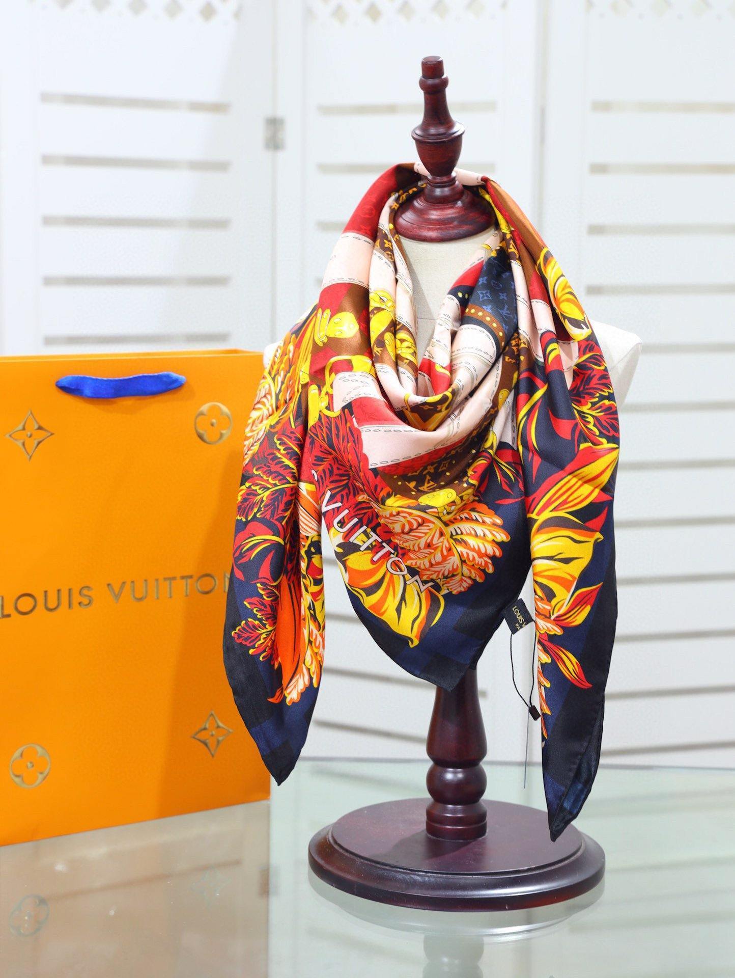 LV Scarves Louis Vuitton Monogram Shawl Scarf M70861 - Voguebags