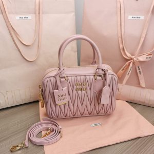 xubag.ru-miumiu-5bb124-matelasse-nappa-leather-top-handle-bag-002