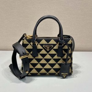 xubag.ru-prada-1ba906-galleria-embroidered-fabric-bag-black-and-beige-001