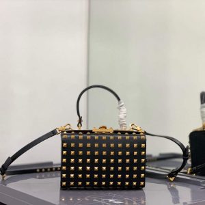 xubag.ru-products-valentino-7300-rockstud-alcove-grainy-calfskin-box-bag-xw2b0j73-black-01