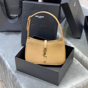 xubag.ru-ysl-le5a7-657228-hobo-bag-in-smooth-leather-31