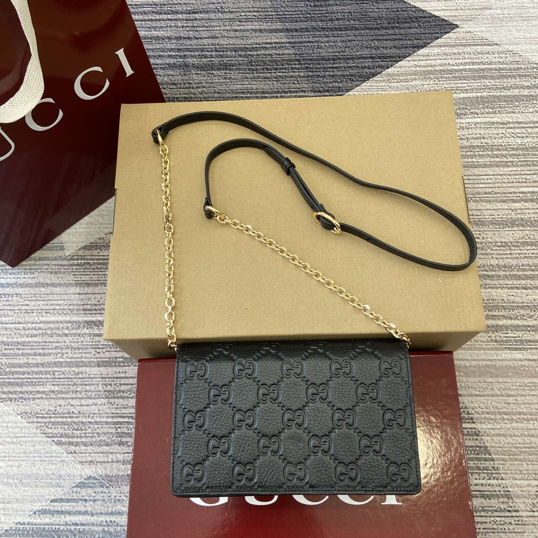 Gucci 818705 GG Emblem super mini shoulder bag Black